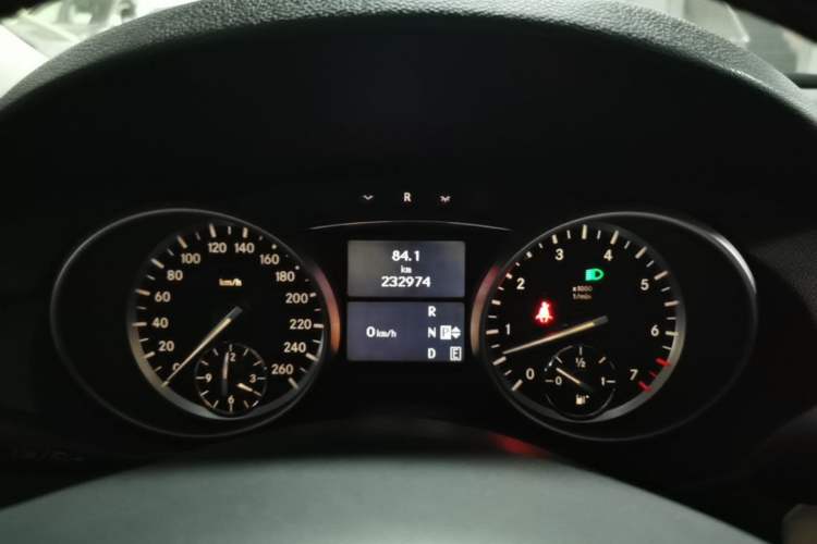 Used Mercedes-Benz R-Class 2011 R 300 L Business Model Instrument Cluster