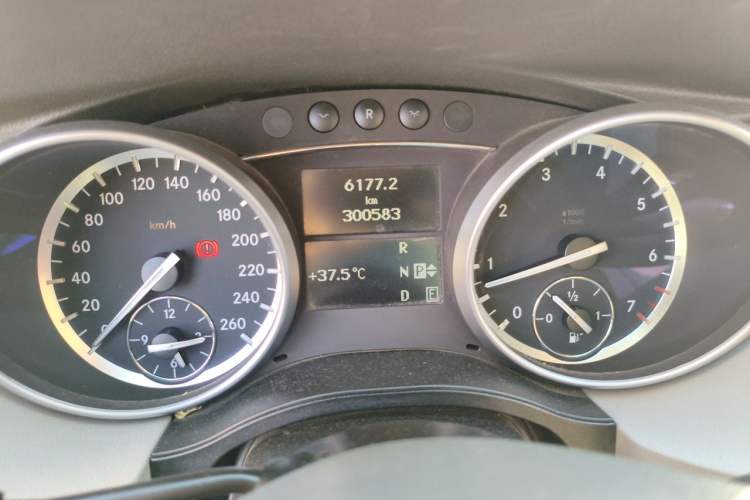 Used Mercedes-Benz R-Class 2011 R 300 L Business Model Instrument Cluster