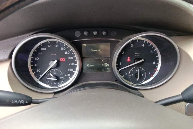 Used Mercedes-Benz R-Class 2011 R 300 L Business Model Instrument Cluster