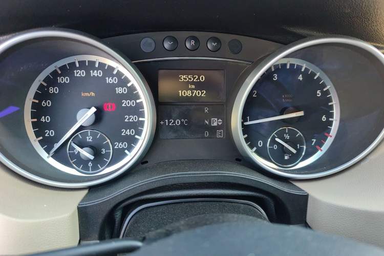 Used Mercedes-Benz R-Class 2011 R 300 L Business Model Instrument Cluster
