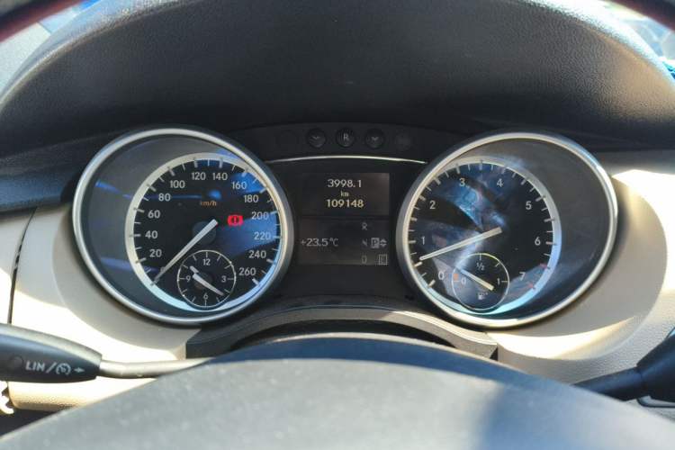 Used Mercedes-Benz R-Class 2011 R 300 L Business Model Instrument Cluster