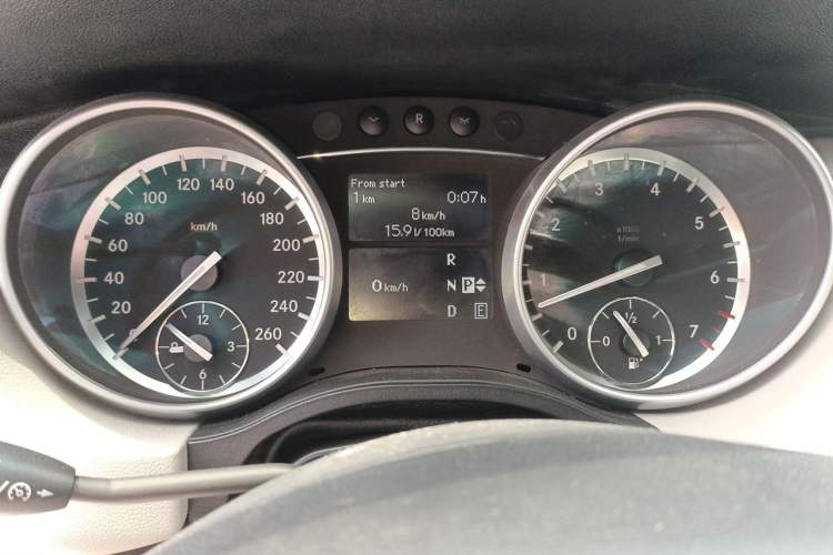 Used Mercedes-Benz R-Class 2011 R 300 L Business Model Instrument Cluster