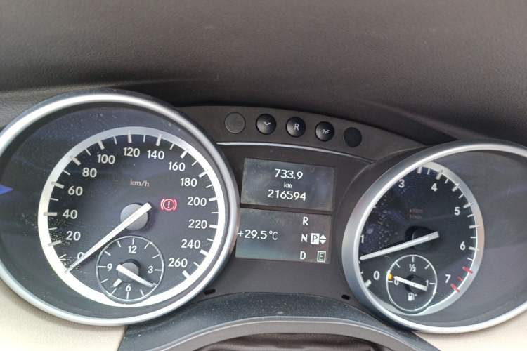 Used Mercedes-Benz R-Class 2011 R 300 L Business Model Instrument Cluster