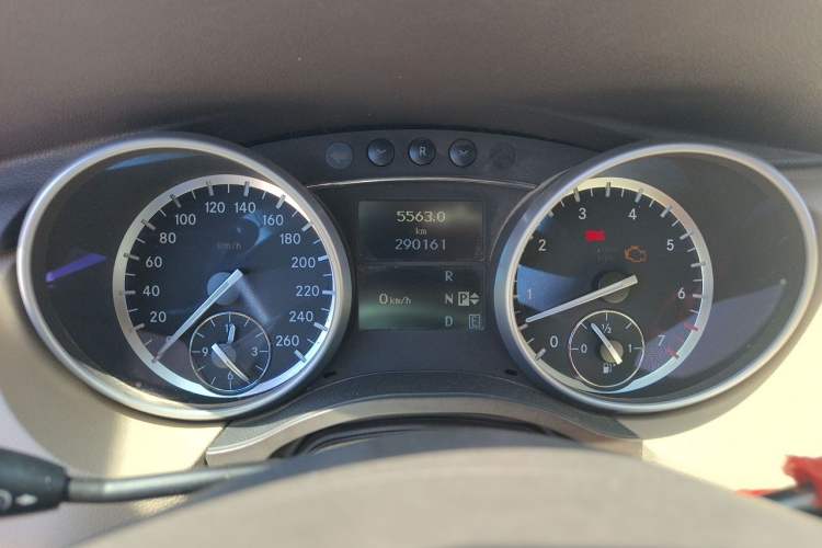 Used Mercedes-Benz R-Class 2011 R 300 L Business Model Instrument Cluster