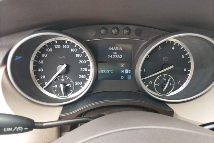 Used Mercedes-Benz R-Class 2011 R 300 L Business Model Instrument Cluster