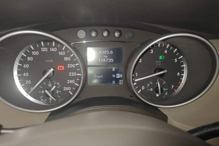 Used Mercedes-Benz R-Class 2011 R 300 L Business Model Instrument Cluster