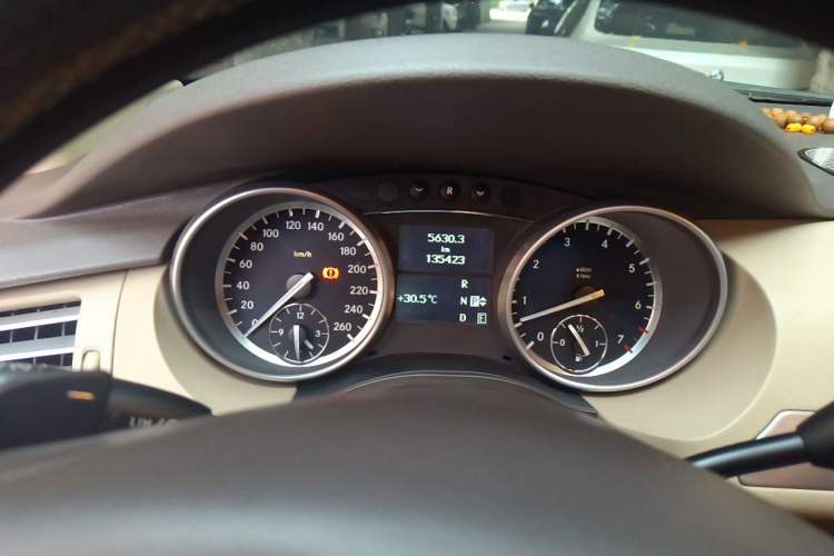 Used Mercedes-Benz R-Class 2011 R 300 L Business Model Instrument Cluster