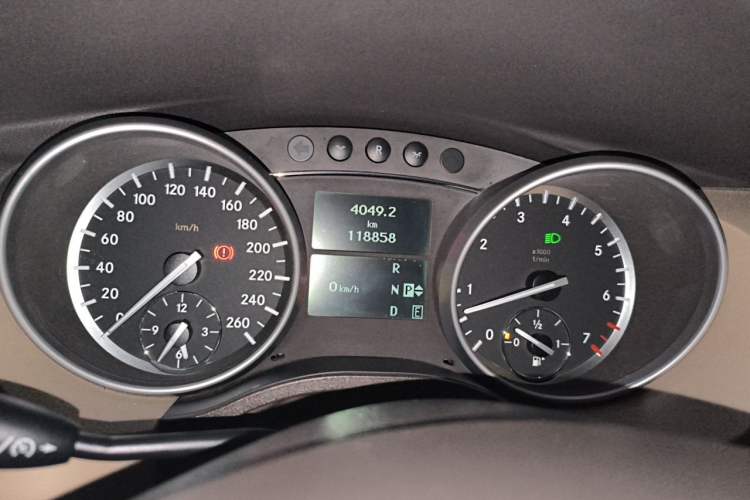 Used Mercedes-Benz R-Class 2011 R 300 L Business Model Instrument Cluster