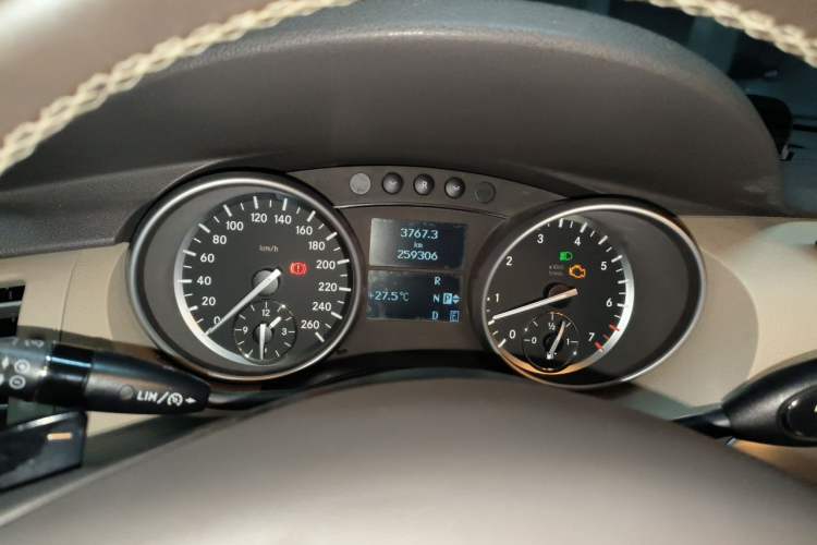 Used Mercedes-Benz R-Class 2011 R 300 L Business Model Instrument Cluster