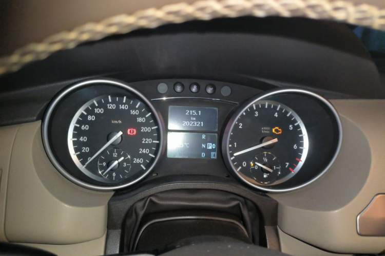 Used Mercedes-Benz R-Class 2011 R 300 L Business Model Instrument Cluster