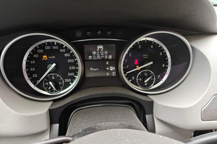 Used Mercedes-Benz R-Class 2011 R 300 L Business Model Instrument Cluster