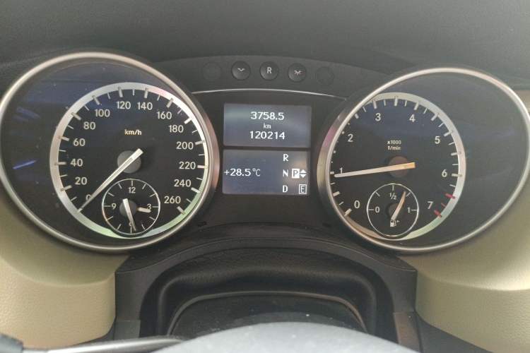 Used Mercedes-Benz R-Class 2011 R 300 L Business Model Instrument Cluster