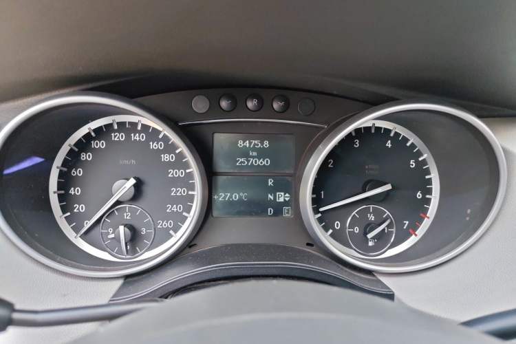 Used Mercedes-Benz R-Class 2011 R 300 L Business Model Instrument Cluster