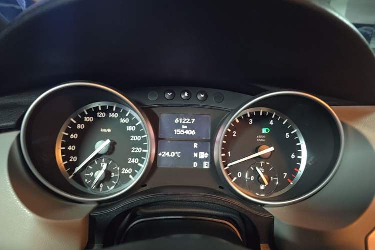 Used Mercedes-Benz R-Class 2011 R 300 L Business Model Instrument Cluster