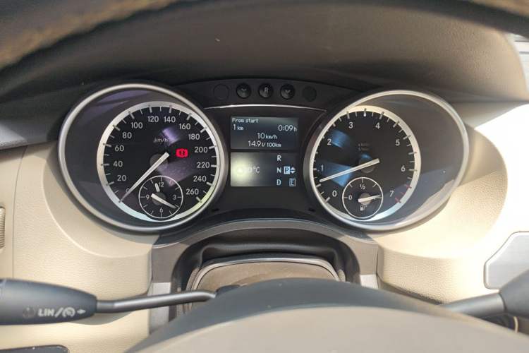 Used Mercedes-Benz R-Class 2011 R 300 L Business Model Instrument Cluster