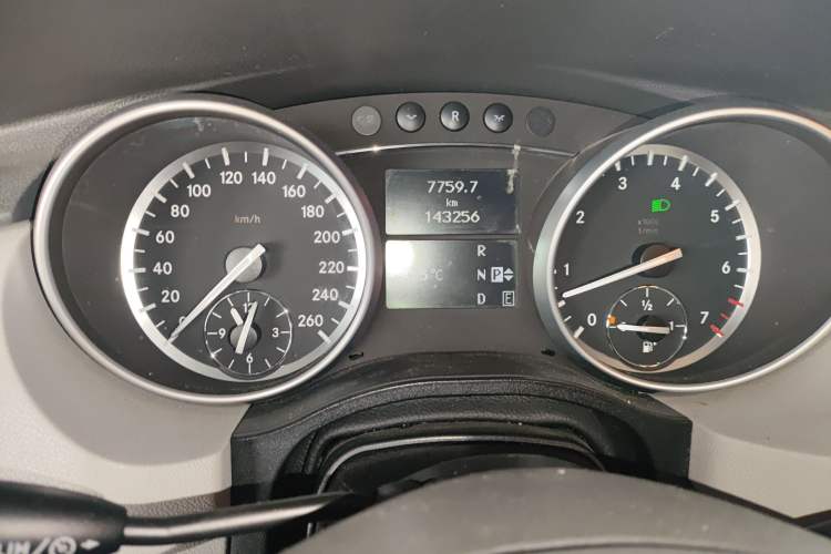 Used Mercedes-Benz R-Class 2011 R 300 L Business Model Instrument Cluster