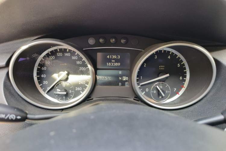 Used Mercedes-Benz R-Class 2011 R 300 L Business Model Instrument Cluster