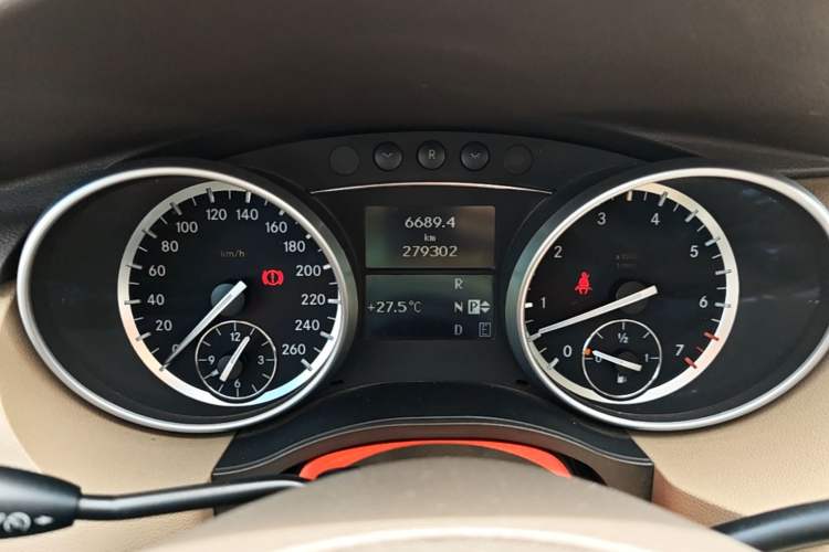 Used Mercedes-Benz R-Class 2011 R 300 L Business Model Instrument Cluster