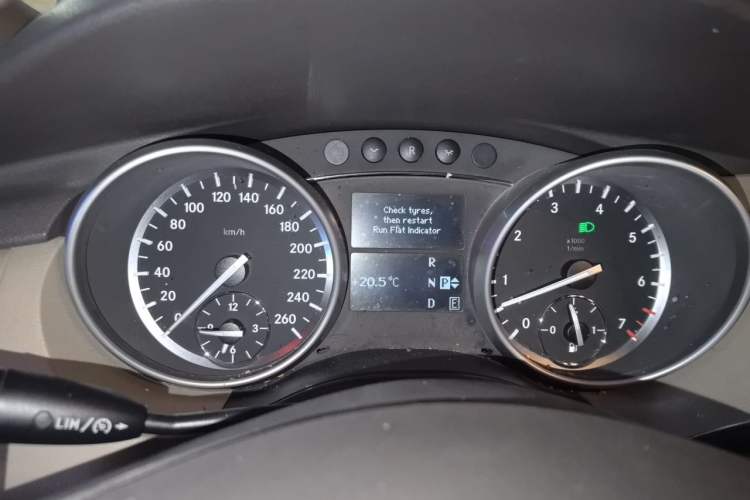 Used Mercedes-Benz R-Class 2011 R 300 L Business Model Instrument Cluster