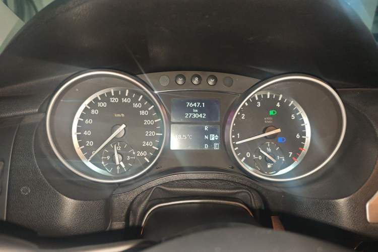 Used Mercedes-Benz R-Class 2011 R 300 L Business Model Instrument Cluster