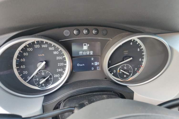 Used Mercedes-Benz R-Class 2011 R 300 L Business Model Instrument Cluster