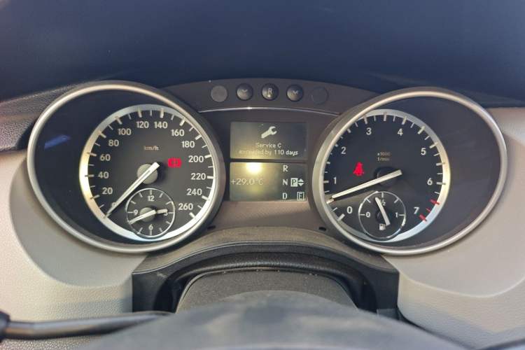 Used Mercedes-Benz R-Class 2011 R 300 L Business Model Instrument Cluster