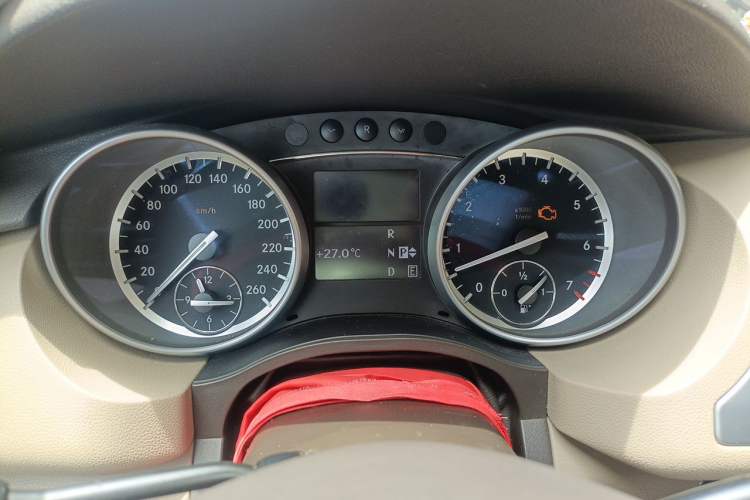 Used Mercedes-Benz R-Class 2011 R 300 L Business Model Instrument Cluster