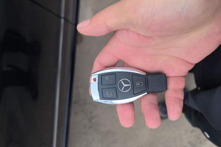 Used Mercedes-Benz R-Class 2011 R 350 L 4MATIC Interior 1