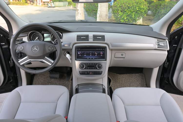 Used Mercedes-Benz R-Class 2011 R 300 L Business Model Interior 1