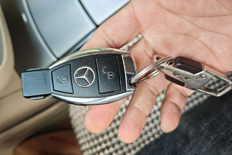 Used Mercedes-Benz R-Class 2011 R 300 L Business Model Interior 1