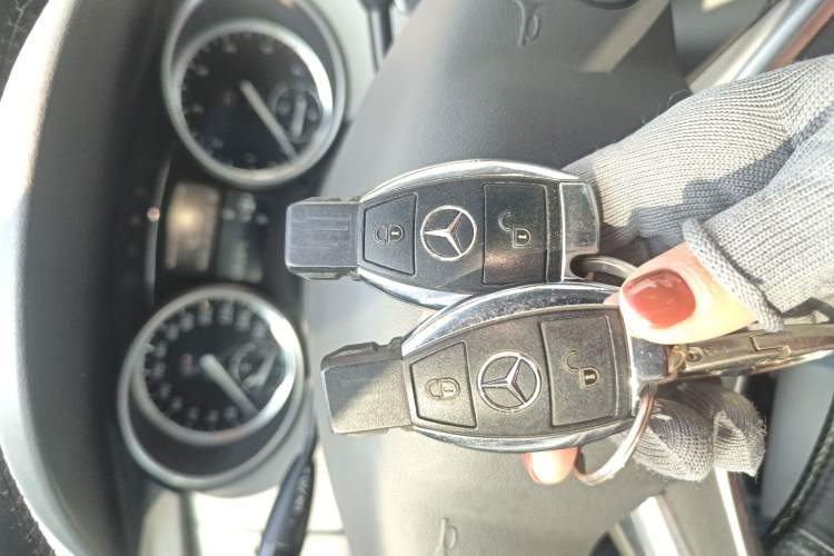 Used Mercedes-Benz R-Class 2011 R 300 L Business Model Interior 1