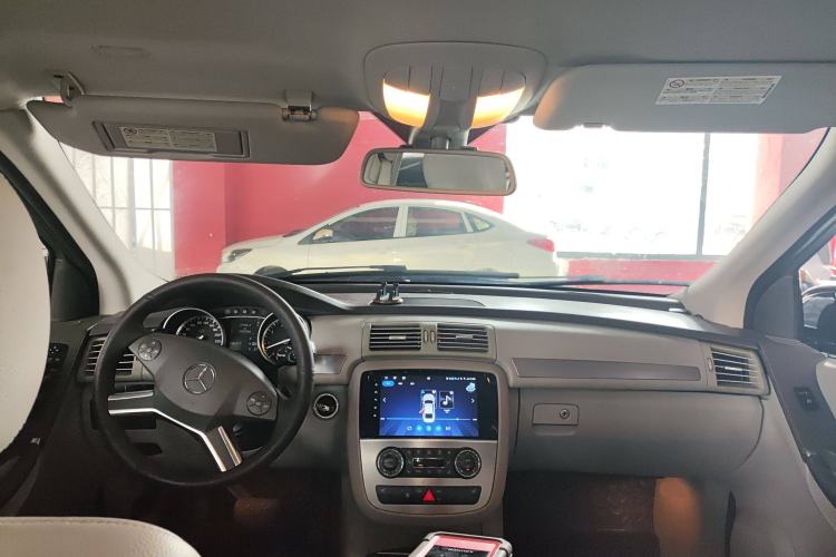 Used Mercedes-Benz R-Class 2011 R 300 L Business Model Interior 2