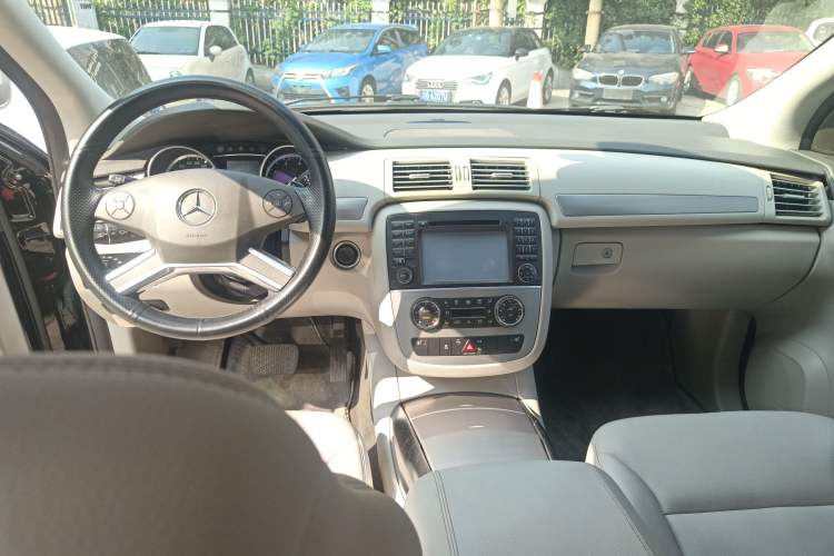 Used Mercedes-Benz R-Class 2011 R 300 L Business Model Interior 2