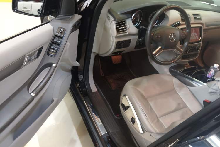 Used Mercedes-Benz R-Class 2011 R 300 L Business Model Interior 3