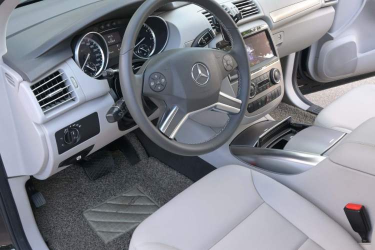 Used Mercedes-Benz R-Class 2011 R 300 L Business Model Interior 3
