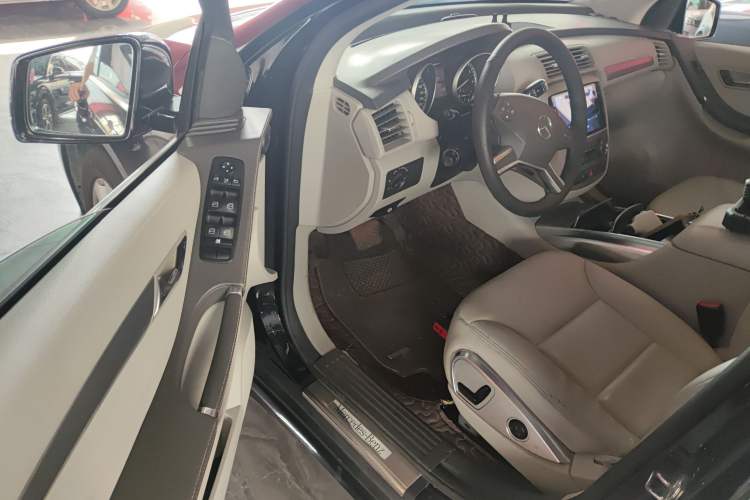 Used Mercedes-Benz R-Class 2011 R 300 L Business Model Interior 3