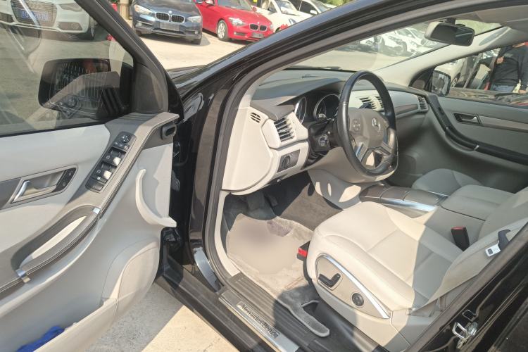 Used Mercedes-Benz R-Class 2011 R 300 L Business Model Interior 3