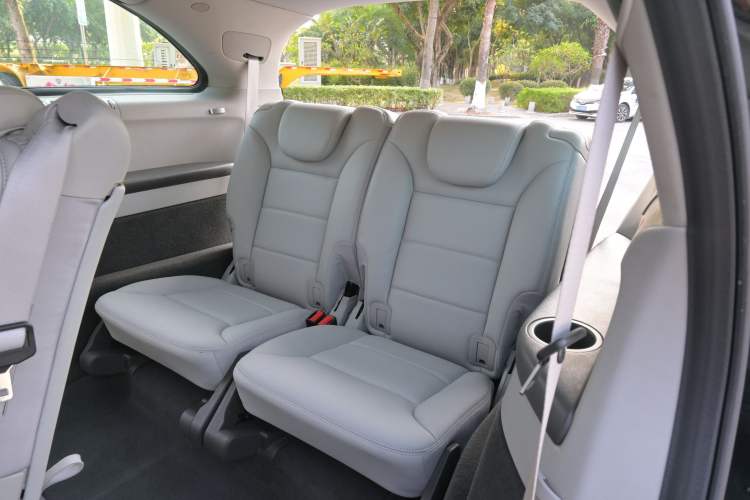 Used Mercedes-Benz R-Class 2011 R 300 L Business Model Interior 5