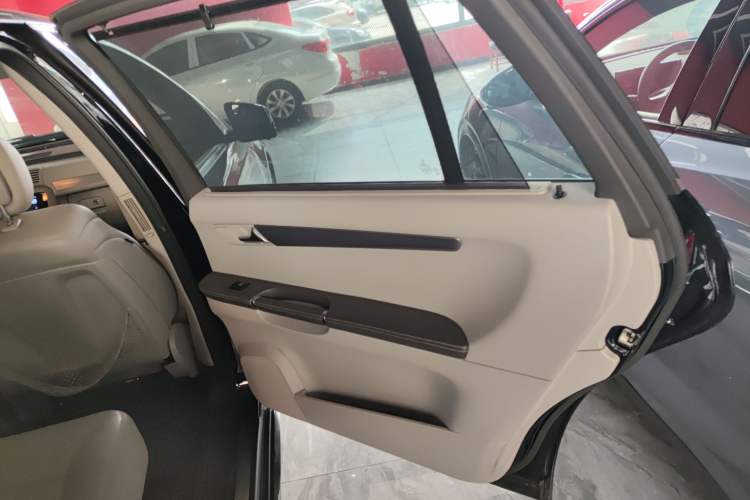 Used Mercedes-Benz R-Class 2011 R 300 L Business Model Interior 6