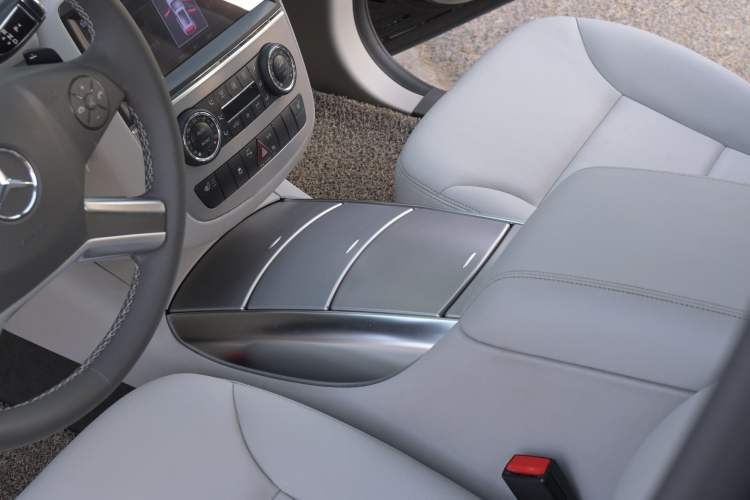Used Mercedes-Benz R-Class 2011 R 300 L Business Model Interior 7