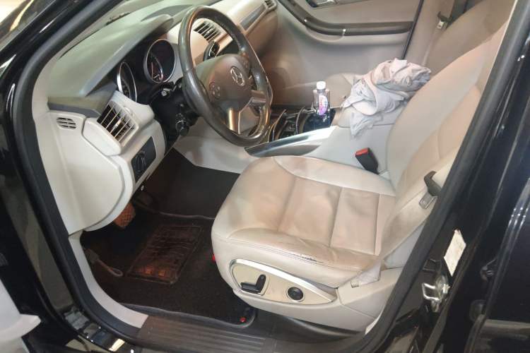 Used Mercedes-Benz R-Class 2011 R 300 L Business Model Left Front Seat