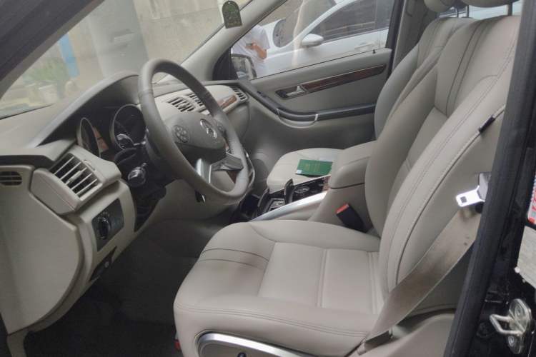 Used Mercedes-Benz R-Class 2011 R 300 L Business Model Left Front Seat