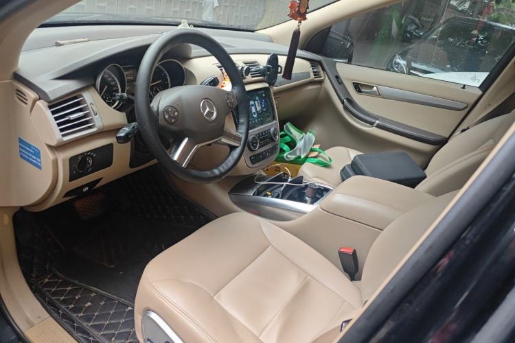 Used Mercedes-Benz R-Class 2011 R 300 L Business Model Left Front Seat