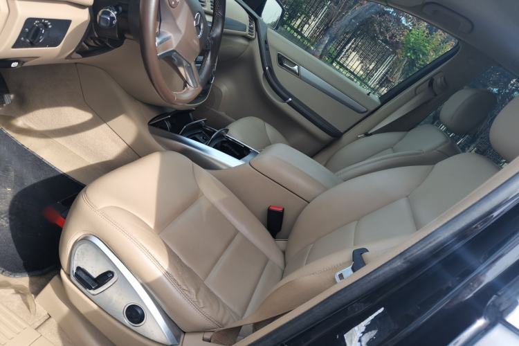 Used Mercedes-Benz R-Class 2011 R 300 L Business Model Left Front Seat