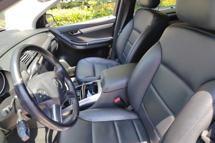 Used Mercedes-Benz R-Class 2011 R 300 L Business Model Left Front Seat