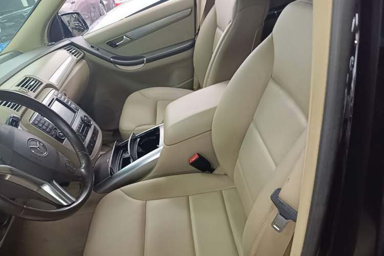 Used Mercedes-Benz R-Class 2011 R 300 L Business Model Left Front Seat