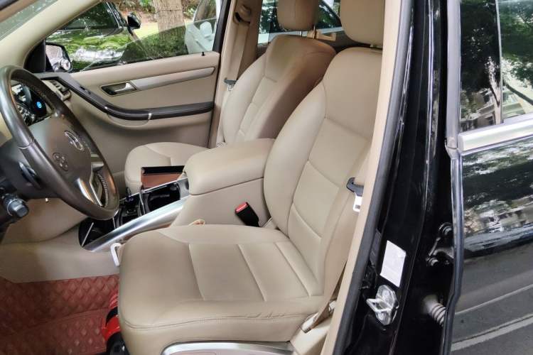 Used Mercedes-Benz R-Class 2011 R 300 L Business Model Left Front Seat