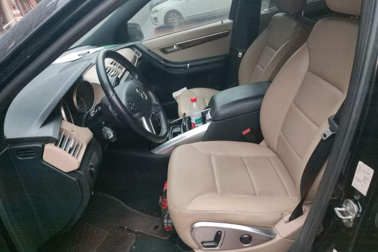 Used Mercedes-Benz R-Class 2011 R 300 L Business Model Left Front Seat