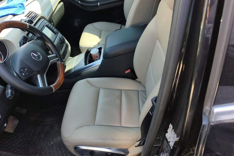 Used Mercedes-Benz R-Class 2011 R 300 L Business Model Left Front Seat