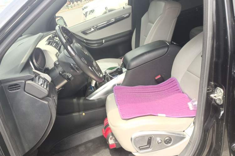 Used Mercedes-Benz R-Class 2011 R 300 L Business Model Left Front Seat